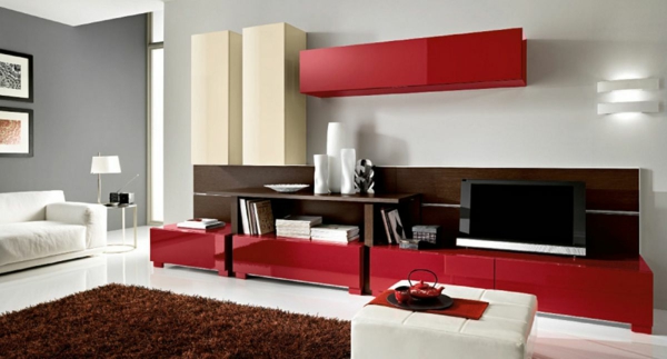 olohuoneen värit punainen aksentti-harmaa-wall-ruskea matto