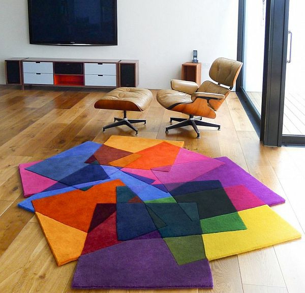 dizajn dnevnog boravka - ekstravagantni šareni tepih