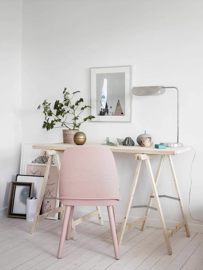 плоски за устройства идеи и за офис-прост-дървени бюро-розов стол