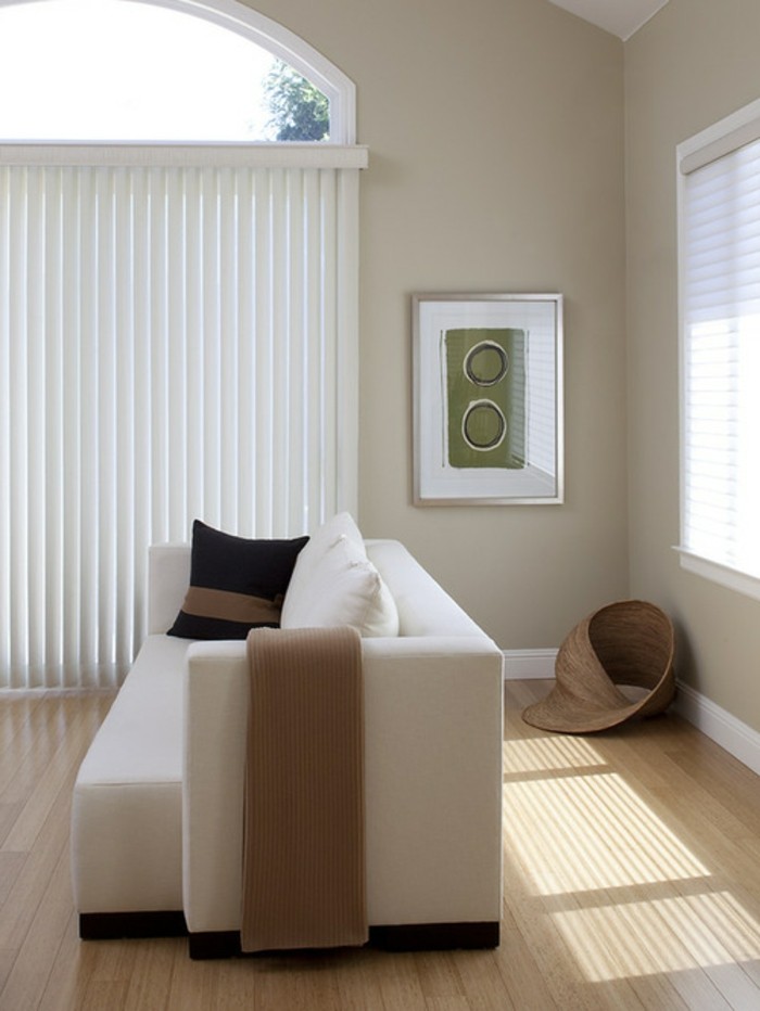 дневна бежово-модерен диван-картина на стената