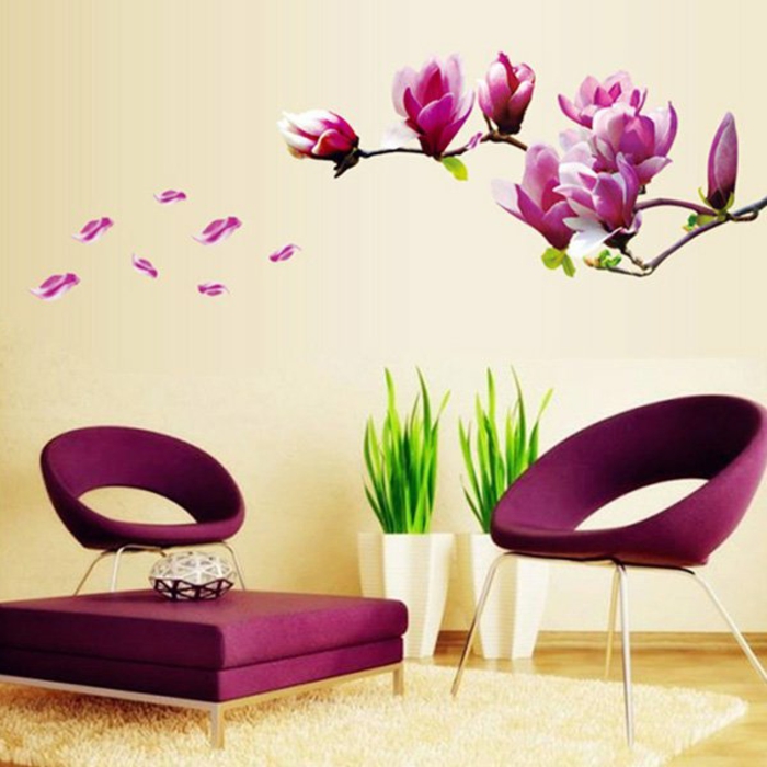 Σχεδιασμός τοίχου στο καθιστικό με μεγάλες αυτοκόλλητες ετικέττες τοίχου - μωβ άνθη