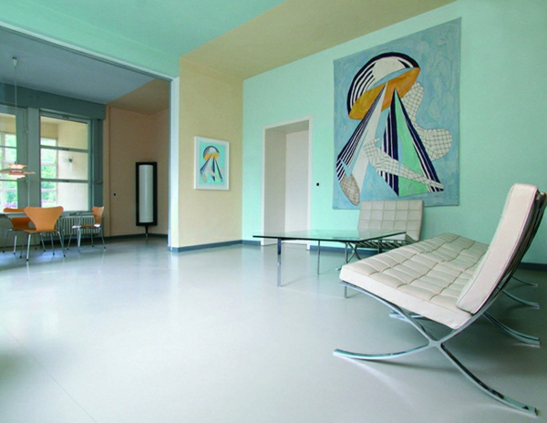 غرفة المعيشة الجدار لون الفيروز تصميم أفكار مقابل المنزل المكون من