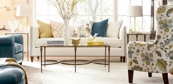 muebles de sala de estar, ejemplo, decoración moderna, flores y cojines