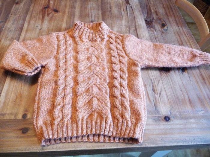 Ирландски пуловер-плетива-много плитки-свеж-романтичен цвят