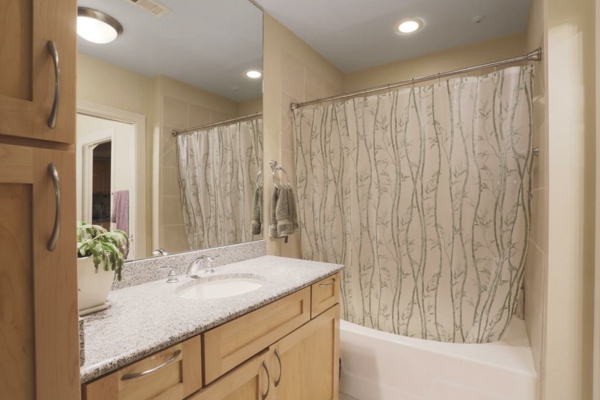 csodálatos mennyezeti lámpa modern design-fürdőszoba-