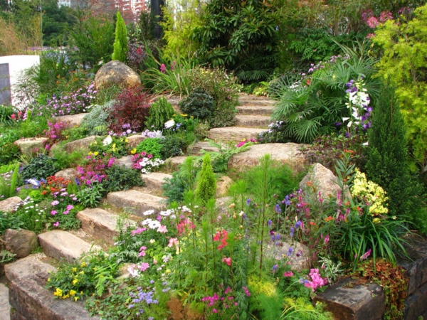 υπέροχο κήπο-δημιουργικού σχεδιασμού-σκάλες