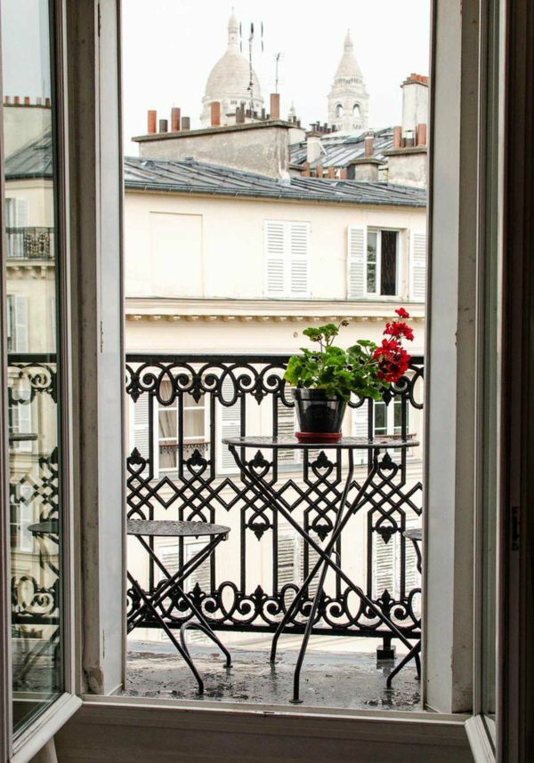 чудесен парапет на балкона