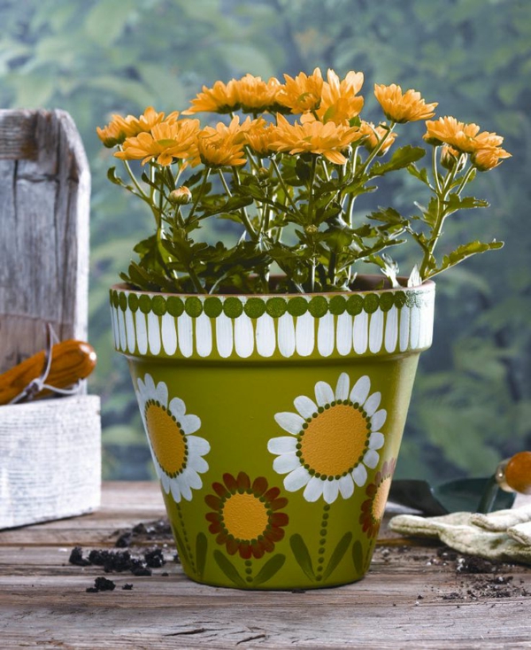 красиво изрисувани саксии за цветя Идеи-за-декориране-слънчоглед