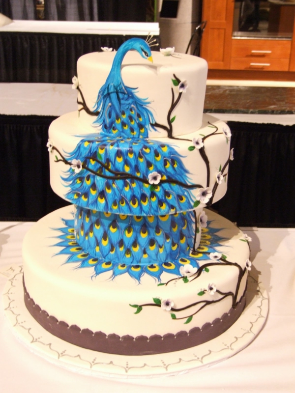 magnifiquement décoré gâteau avec-un-Peacock