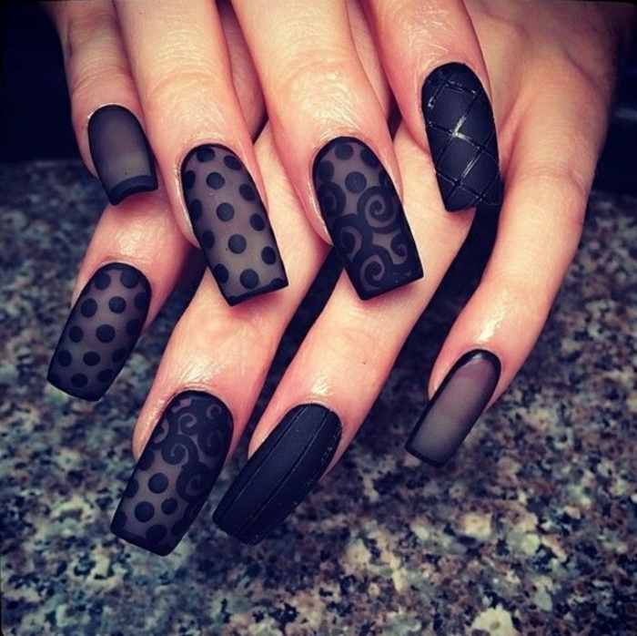 beaux ongles-in-Black