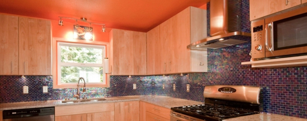kaunis punainen-keittiön seinän väri