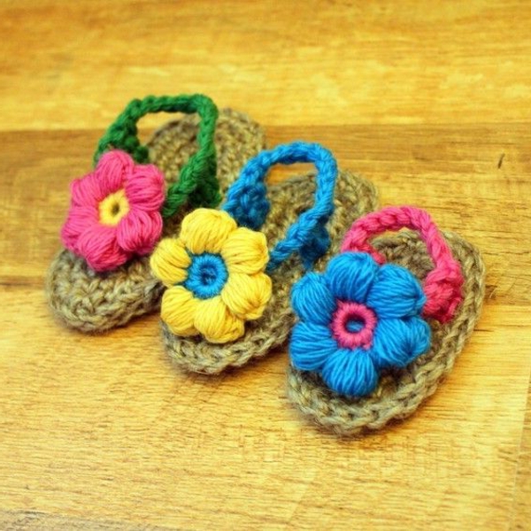 instrucciones hermosas sandalias con-flores-crochet-hermosa-ideas-crochet-para-baby-crochet-gran-diseño-ganchillo