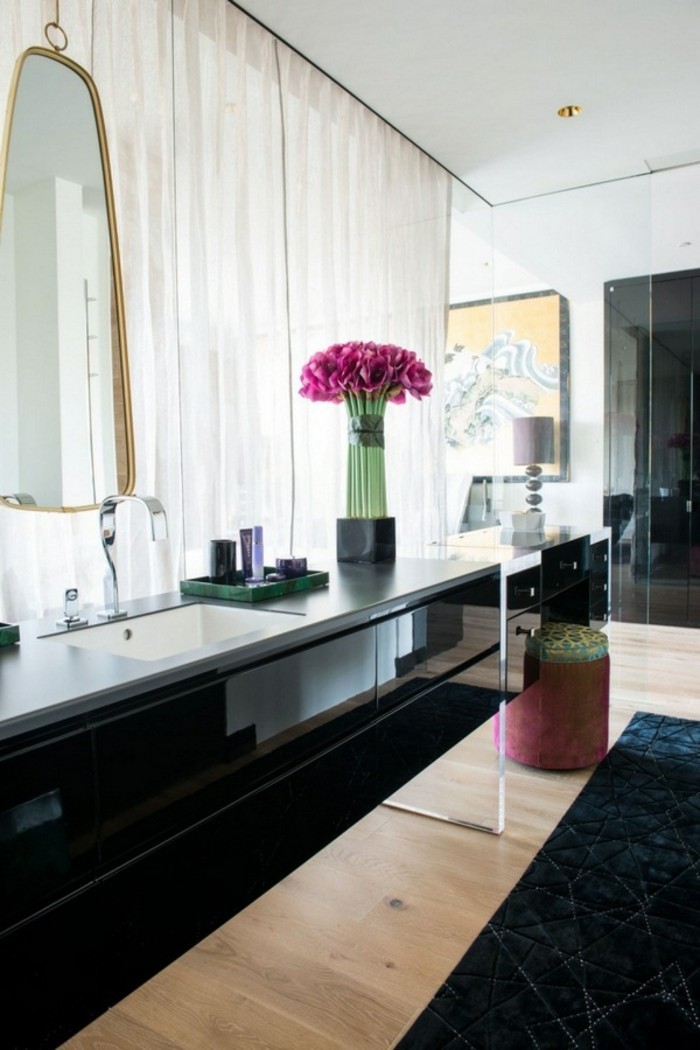 lijep model-kupaonica-umivaonik-elegantne crvene cvjetove