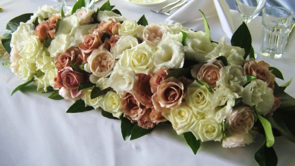 Tables d'appel d'offres arrangements pour-mariage roses