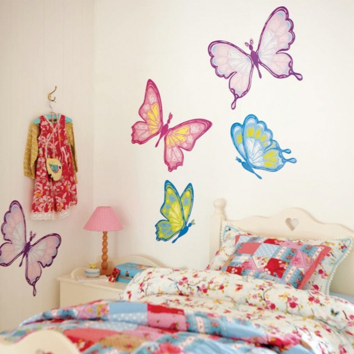 dormitorio fondo de pantalla-para-niña-interesantes-mariposas-en-la-pared