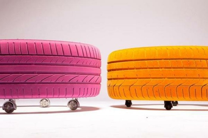 两个大型使用的轮胎回收利用彩色色大便